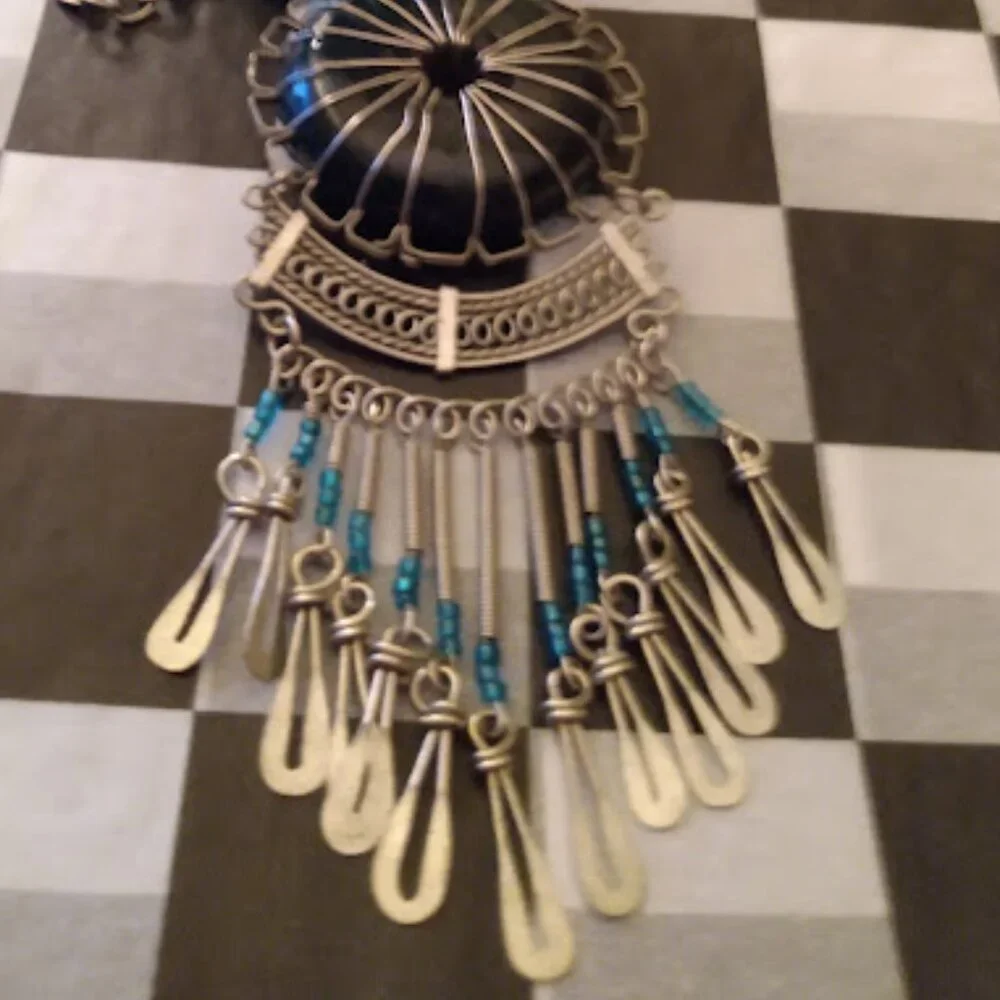 DESIGNER Vintage Boho Chic Silver Teal/Turquoise Beaded Caged Medallion Necklace - Picture 2 of 5